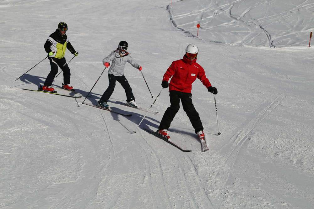 Beginner skiing with ski instructor. How long does it take before you can ski?