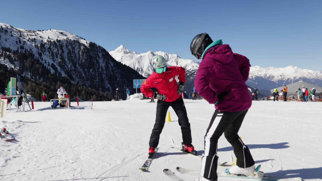 First steps in skiing. Learn how to turn.